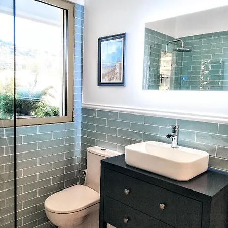 La Californie Views *